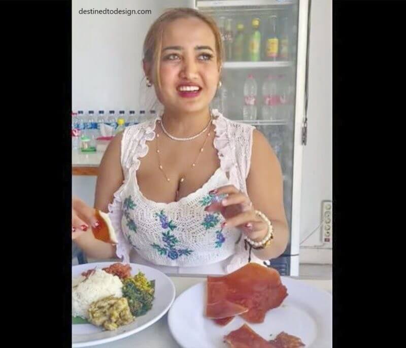 หญิงอินโดนีเซีย ถูกจำคุกหลังกินเนื้อหมู ศาลในอินโดนีเซียตัดสินลงโทษผู้หญิงคนหนึ่งที่ยุยงให้เกิดความเกลียดชังทางศาสนา และตัดสินจำคุกเธอ 2 ปี